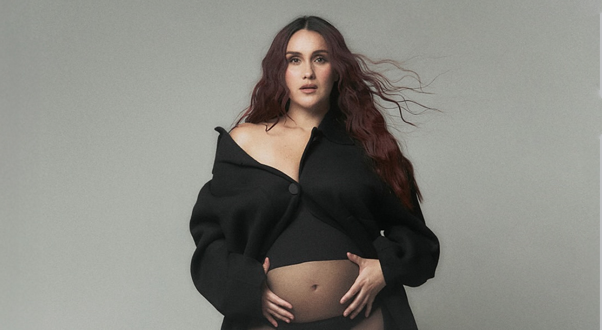 Dulce María anuncia su segundo embarazo y el lanzamiento de “Gracias” una canción llena de amor y gratitud